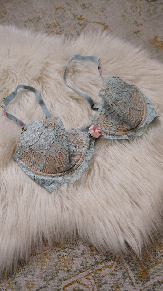 Vintage Chantal Thomass x Victoria’s Secret bra (36D/80D)