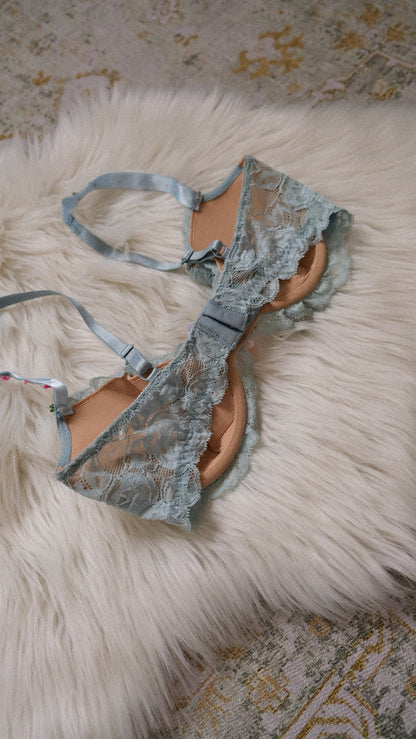 Vintage Chantal Thomass x Victoria’s Secret bra (36D/80D)