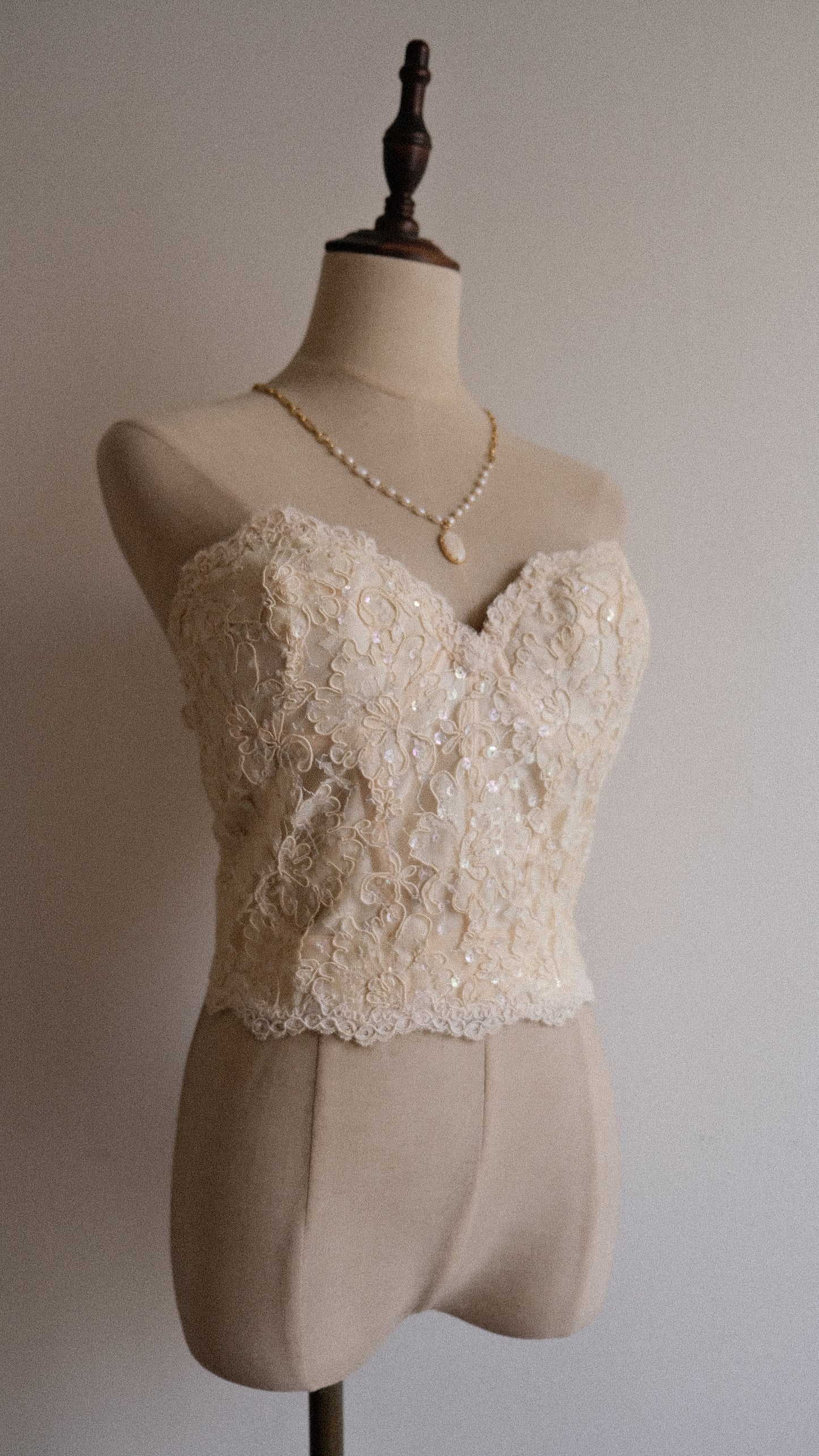 Vintage French ivory corset (XS, B cup)