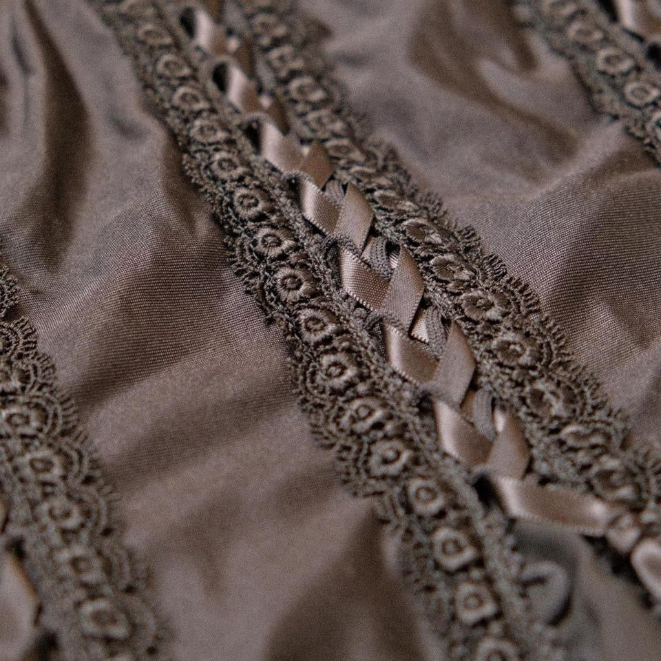 English designer midi skirt with lacing (S/M)
