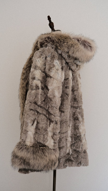 Vintage Made in Italy faux fur coat (M, L)